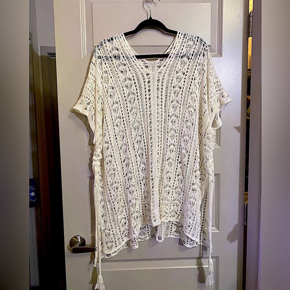 White crochet poncho style over-layer. No label size but fits M/L